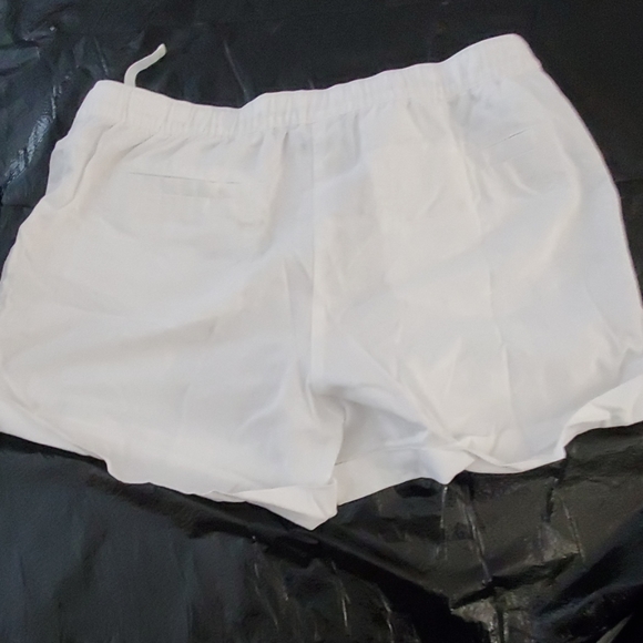 Shorts - Picture 3 of 3